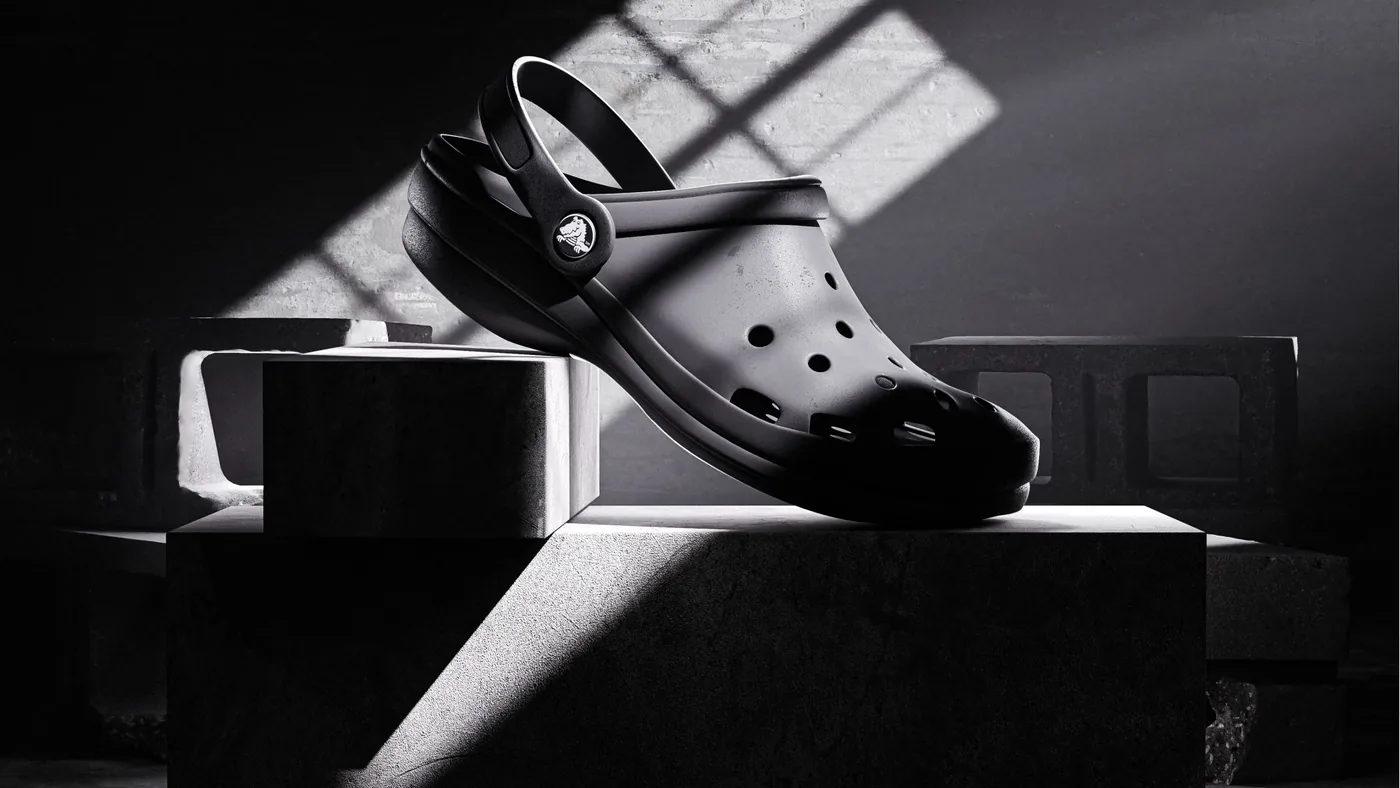 Black clog on concrete blocks render